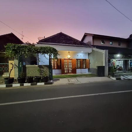 House Of Kadipaten ยอกยาการ์ตา ภายนอก รูปภาพ