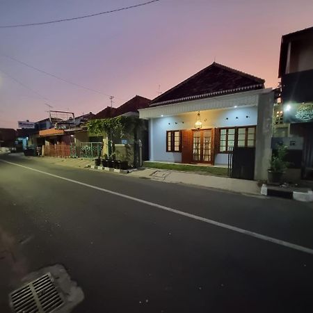 House Of Kadipaten ยอกยาการ์ตา ภายนอก รูปภาพ