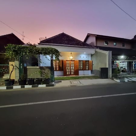 House Of Kadipaten ยอกยาการ์ตา ภายนอก รูปภาพ