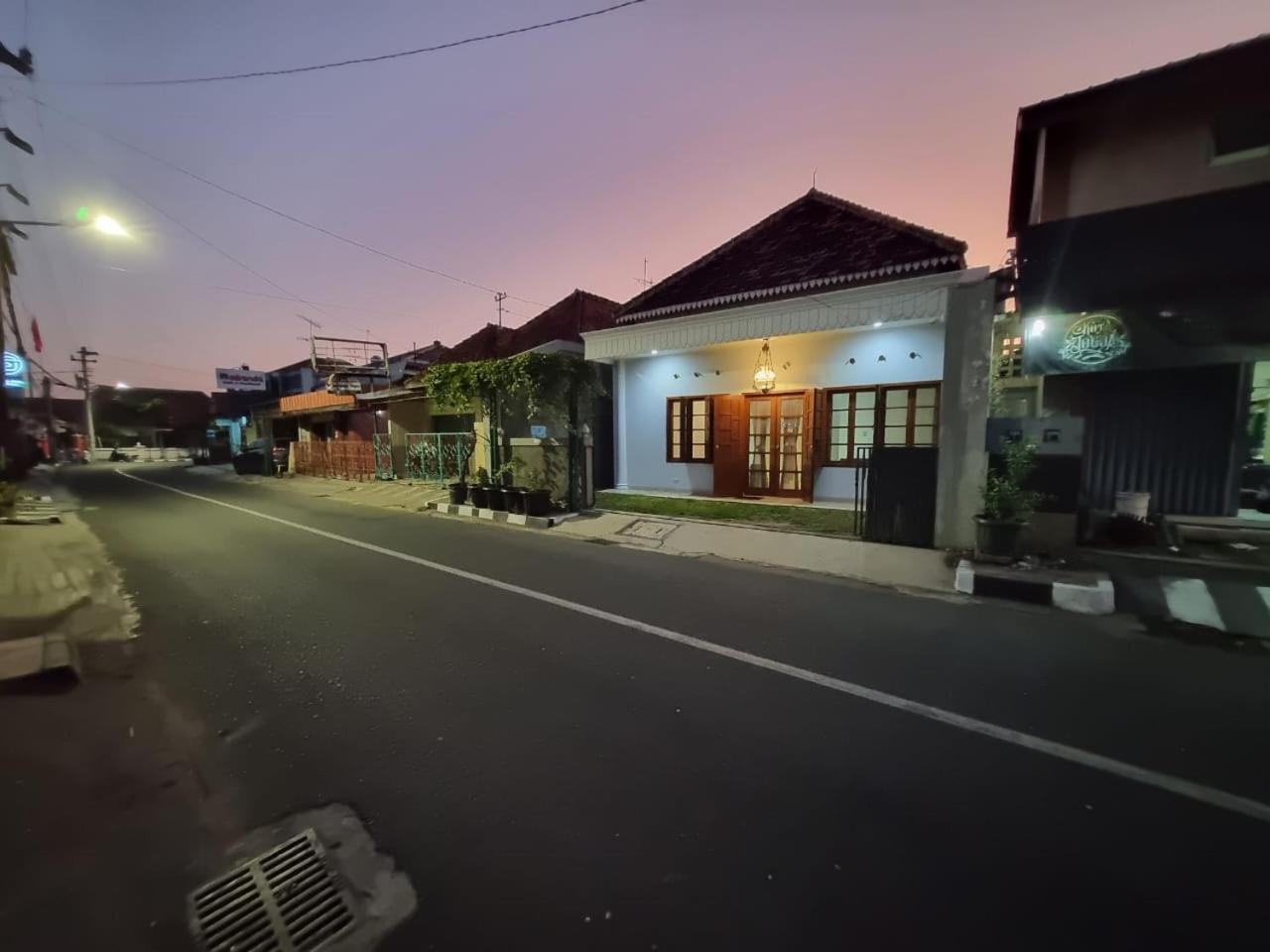 House Of Kadipaten ยอกยาการ์ตา ภายนอก รูปภาพ